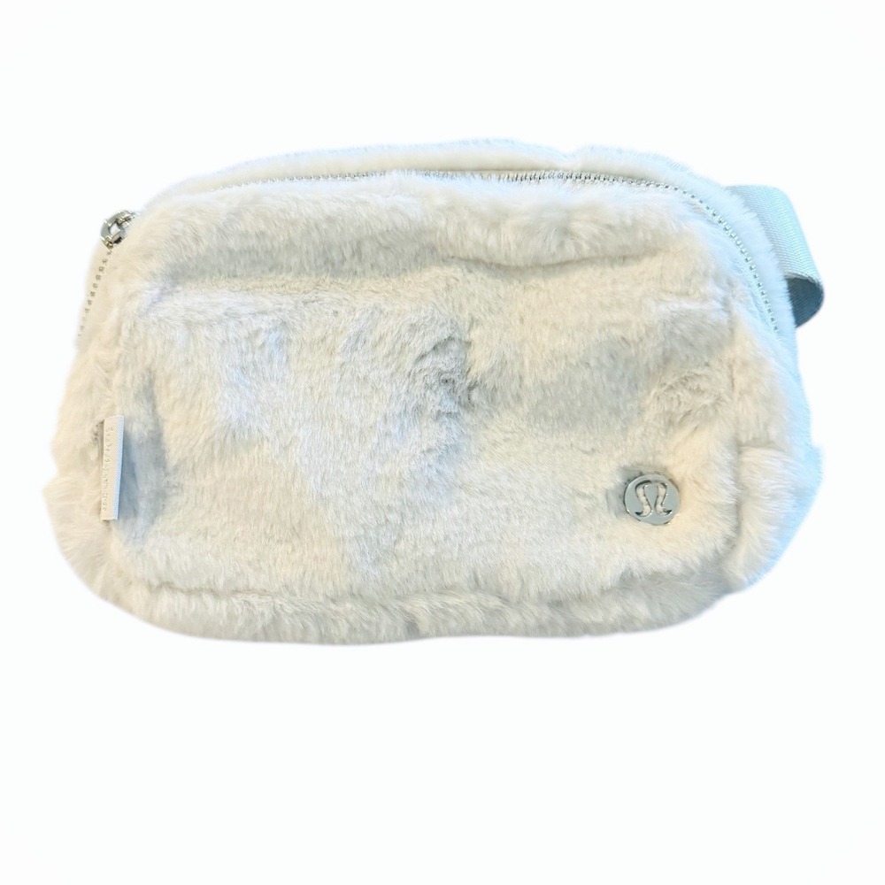 Lululemon Everywhere Belt Bag 1L‎ Plush Fleece Bone White Silver Hardware New